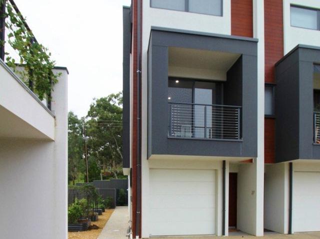 Stylish & modern 3 bedroom Townhouse. Double length garage. Stunning views of Morialta Reserve!