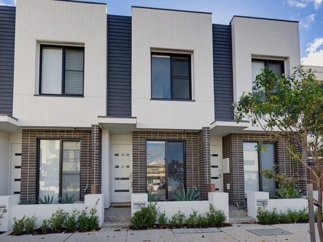 Stylish Modern Townhouse in West Lakes