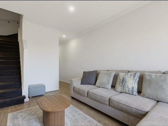 Stylish Modern Townhouse in West Lakes