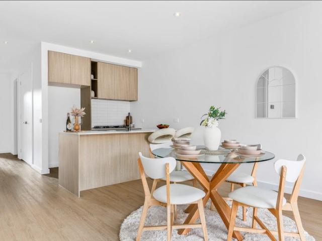Stylish & Modern Townhouse in the Heart of Mitcham