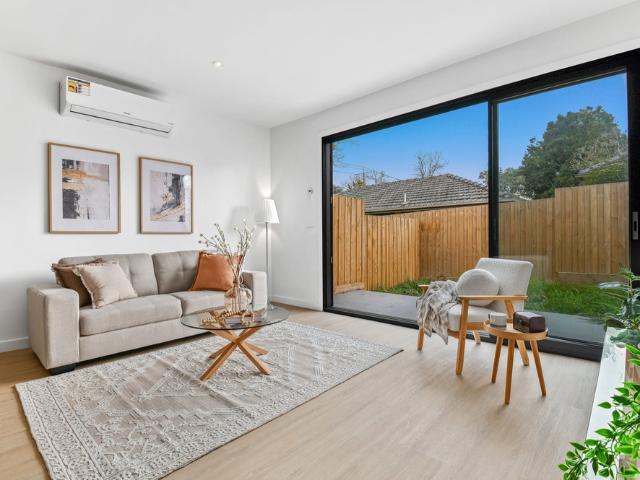 Stylish & Modern Townhouse in the Heart of Mitcham
