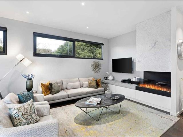 Stylish Modern Townhouse with Private Courtyard