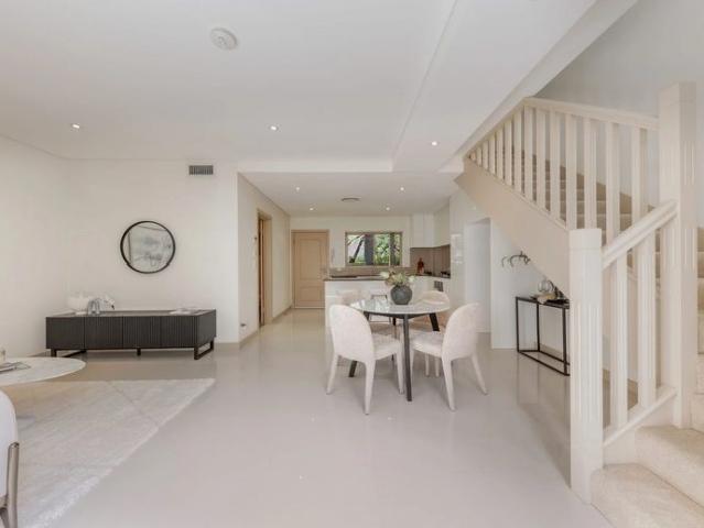 Stylish Modern Townhouse with Private Courtyard Garden