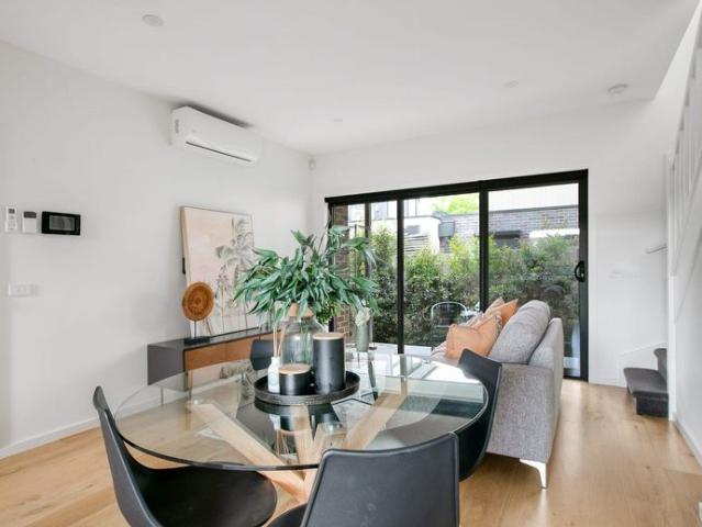 Stylish modern townhouse with rear deck