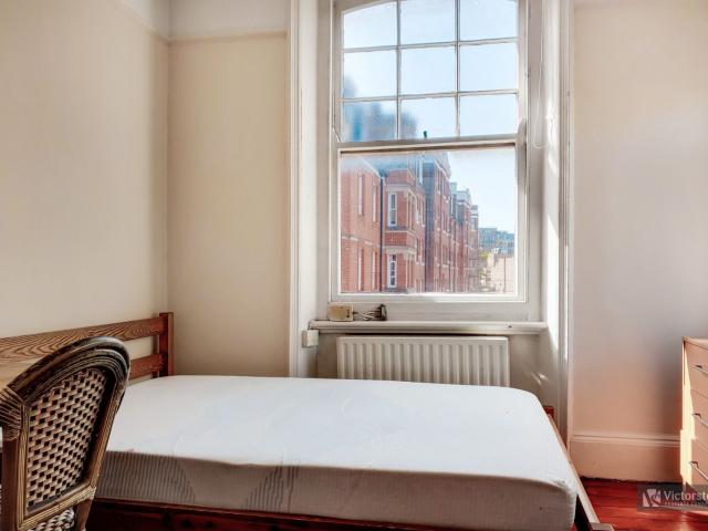 Stylish & Modern Two Bedroom Apartment in Prime Tavistock Place, WC1H