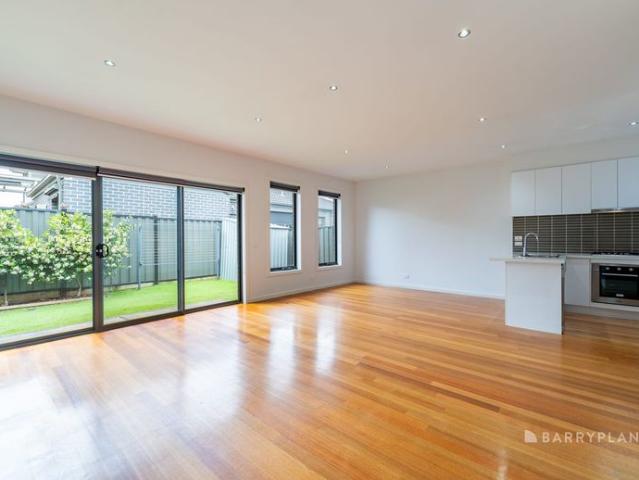 STYLISH MODERN UNIT CLOSE TO ALL YOUR NEEDS