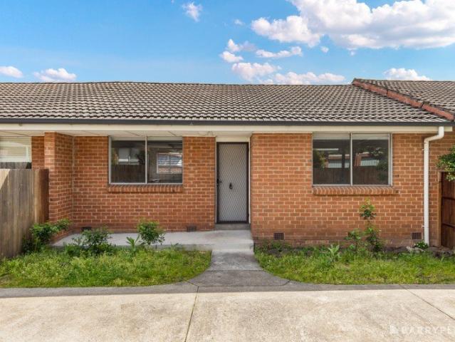 Stylish & Modern Unit in Prime Ringwood Location