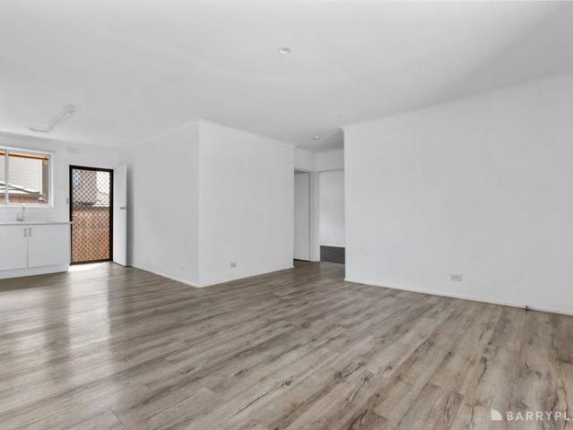 Stylish & Modern Unit in Prime Ringwood Location