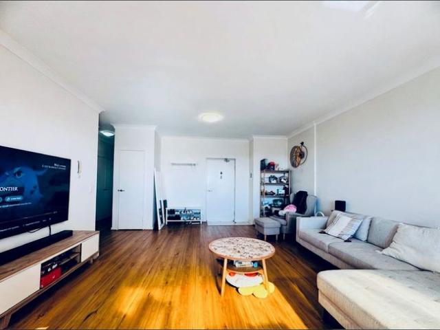 Stylish Modern Apartment in a Prime Westmead Location
