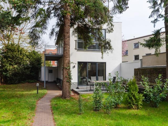 Stylish & modern apartment in dream location with terrace and garden, Koln Amsterdam Apartments for Rent