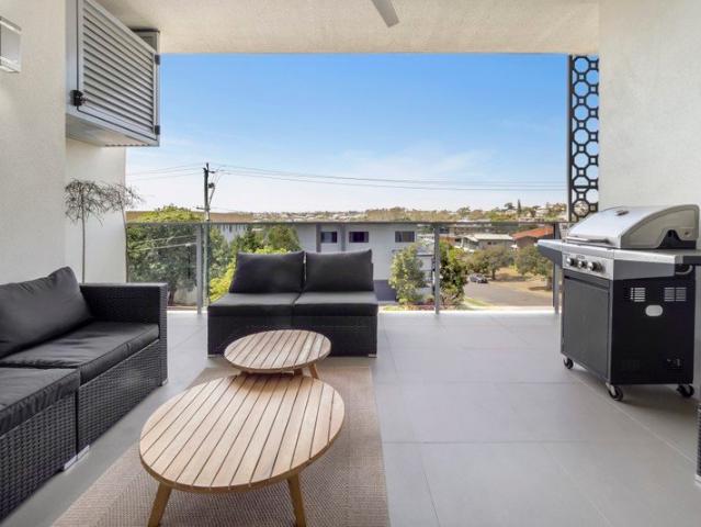 Stylish, Modern Apartment in the Heart of Coorparoo