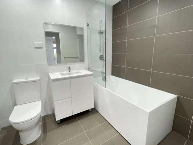 Stylish Modern Apartment with Rooftop Lifestyle in Rosebery