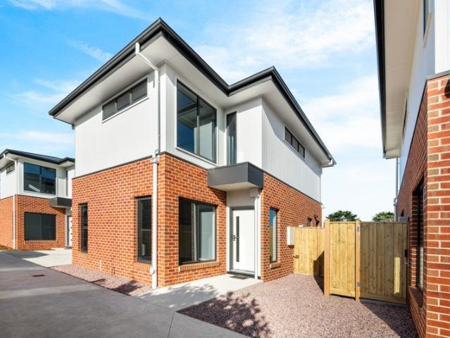 Stylish Modern Coastal Living Just Steps from Port Phillip Bay