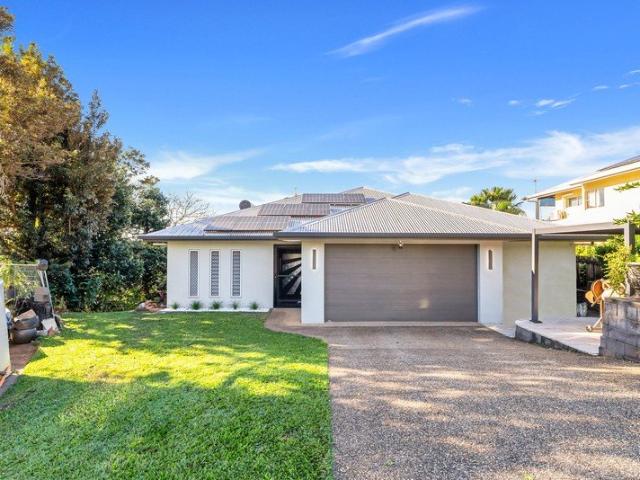 STYLISH MODERN EXECUTIVE HOME PET FRIENDLY WITH GRANNY FLAT