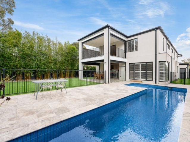 Stylish Modern Family Entertainer with Pool!