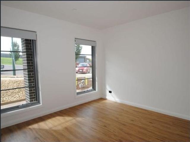 Stylish & Modern Family Home *BREAK LEASE