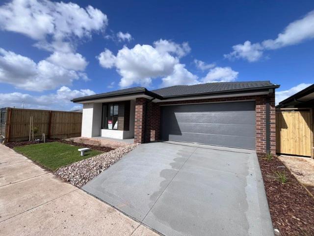 Stylish Modern Four Bedroom Residence with Two Bathrooms & Secure Double Garage