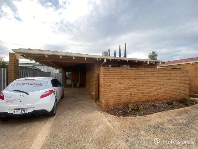 Stylish & Modern, Fully Furnished Unit!