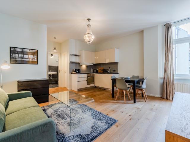 STYLISH & MODERN FURNISHED APARTMENT