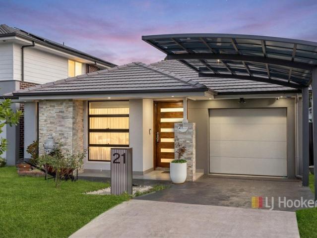 Stylish Modern Home Offering Seamless Open Plan Living & Mountain Views