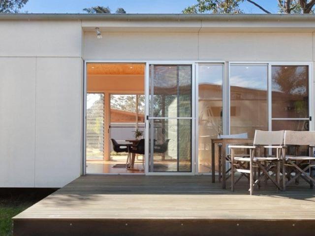 STYLISH MODERN HOME CLOSE TO BEACH