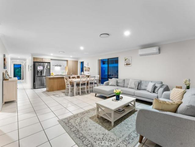 Stylish & Modern Home in Capestone