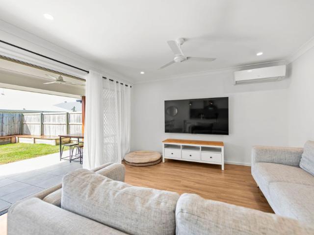 Stylish & Modern Home in Capestone Estate