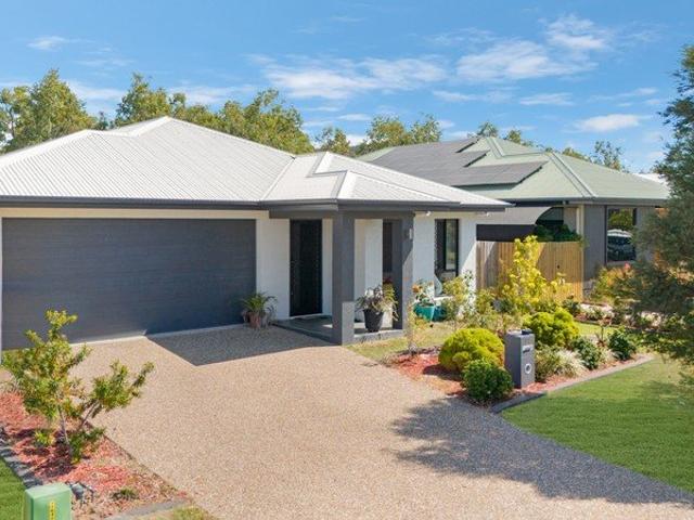 Stylish Modern Home in Growing Julago