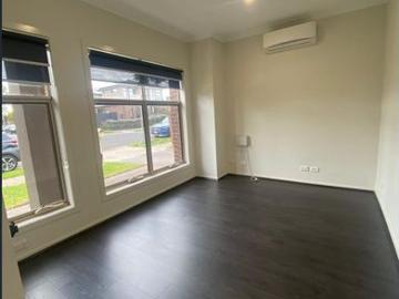 Stylish Modern Home in Prime Location of Tarneit! Near Schools & Amenities