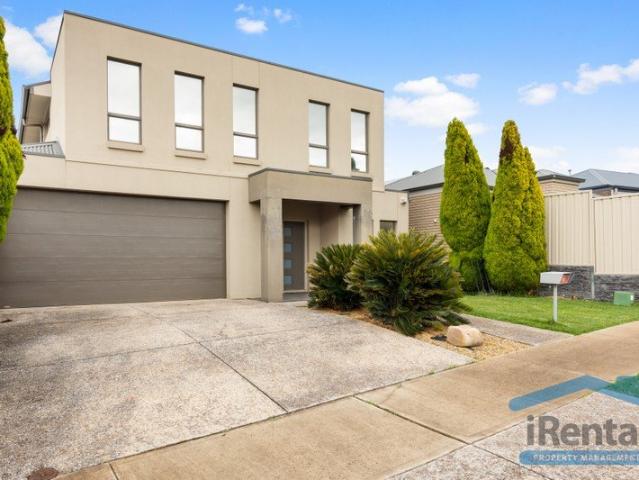 Stylish Modern Home with Exceptional Entertaining