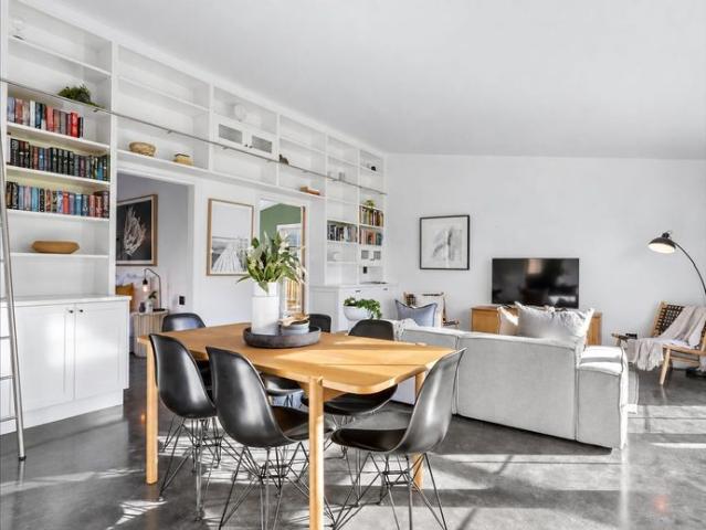 Stylish & Modern Like 2 Bedroom Home