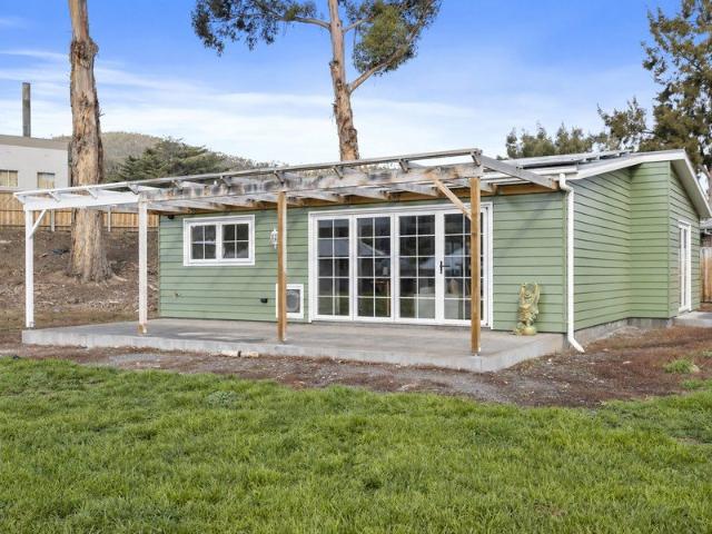 Stylish & Modern Like 2 Bedroom Home