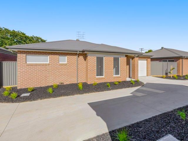 Stylish, Modern Living in a Convenient Delacombe Location
