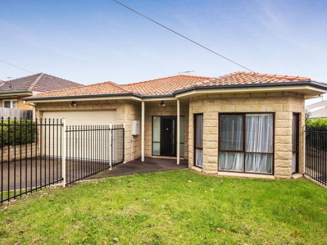 Stylish, Modern Living in a Convenient Location