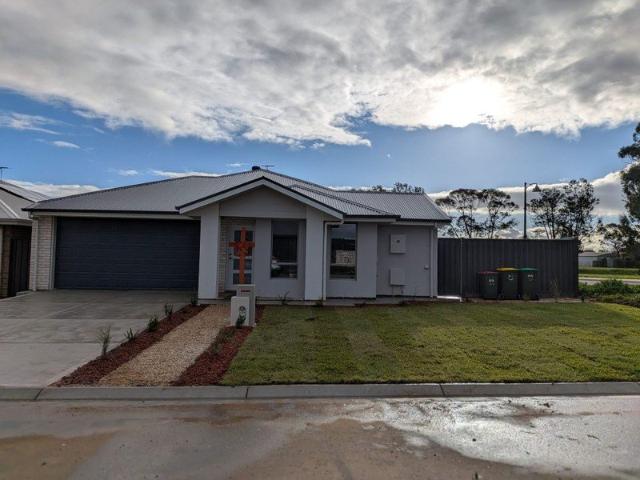 STYLISH MODERN LIVING IN THE BAROSSA HEART