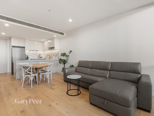 Stylish modern living in the heart of Carnegie