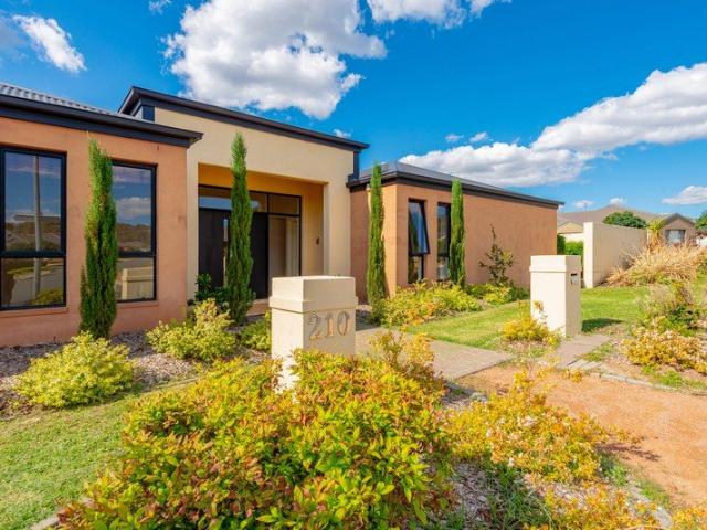 Stylish modern living in the heart of Jerrabomberra