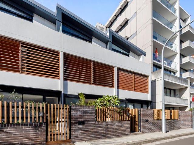 Stylish modern living on the Camperdown/Annandale border