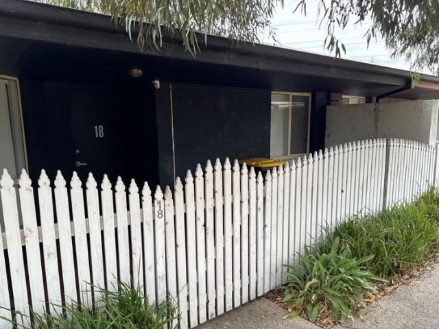 Stylish, Modern & Low Maintenance Living!