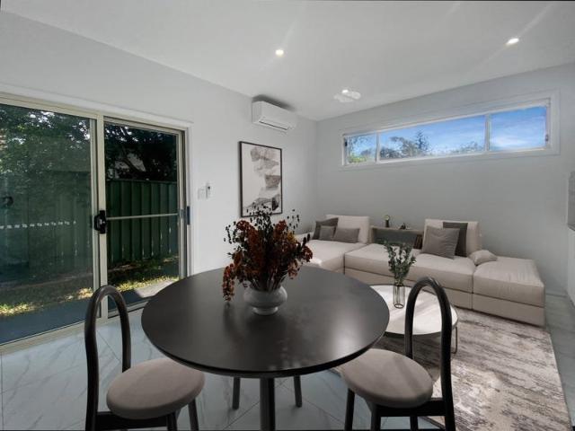 Stylish Modern Residence Minutes from Miranda Westfield, Train, Parks & Marina