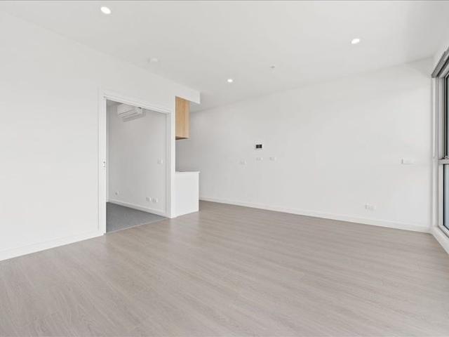 Stylish Moonee Ponds Living in a Prime Hall Street Location