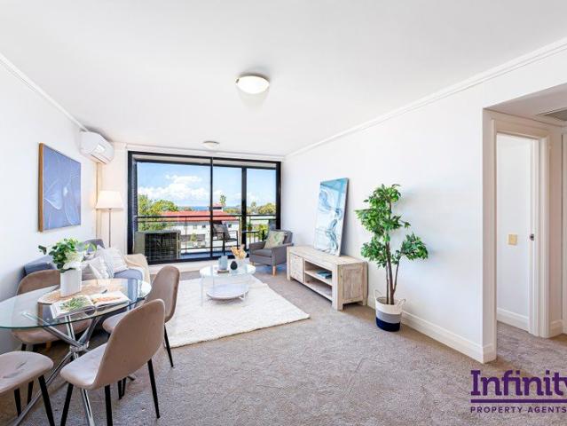 Stylish Mosman Living in a Prime Village Location