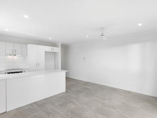 STYLISH MORAYFIELD DUPLEX!