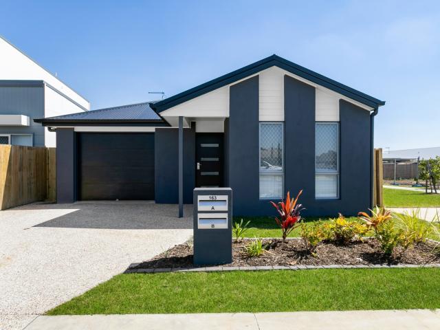 STYLISH MORAYFIELD DUPLEX!