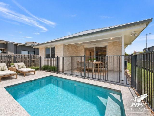 Stylish Narangba 4 Bedroom! Pool, Media Room, Walk In Pantry, Ducted Air Con!