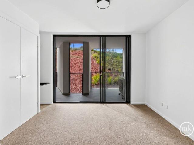 Stylish Near New Apartment in Eltham with Balcony