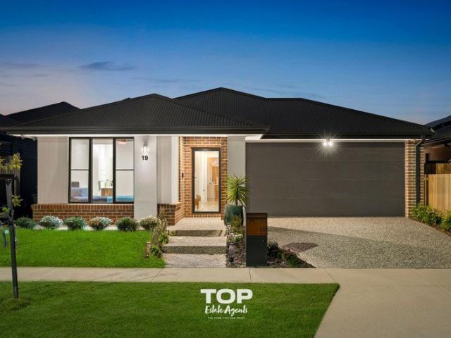 Stylish Near New Family Home with Premium Upgrades & Outdoor Entertaining