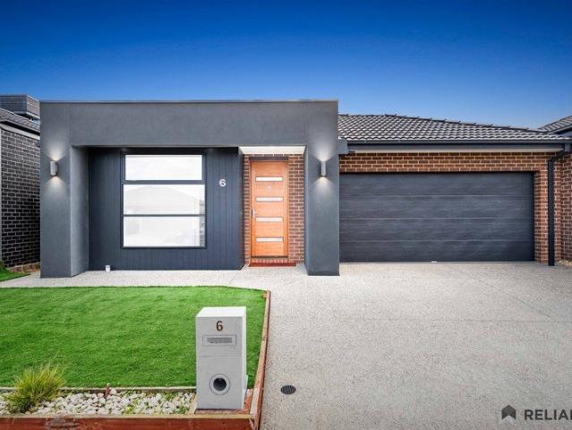 Stylish Near New Home Offering Comfort, Quality & Convenience Near New Family Home with Premium Upgrades & Modern Comfort