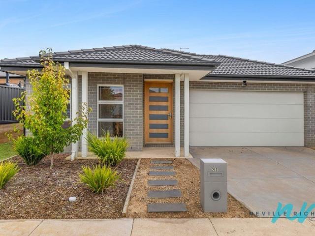 Stylish Near New Home Perfect Low Maintenance Living!