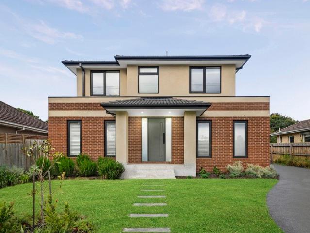 Stylish, Near New Townhouse with Flexible Living